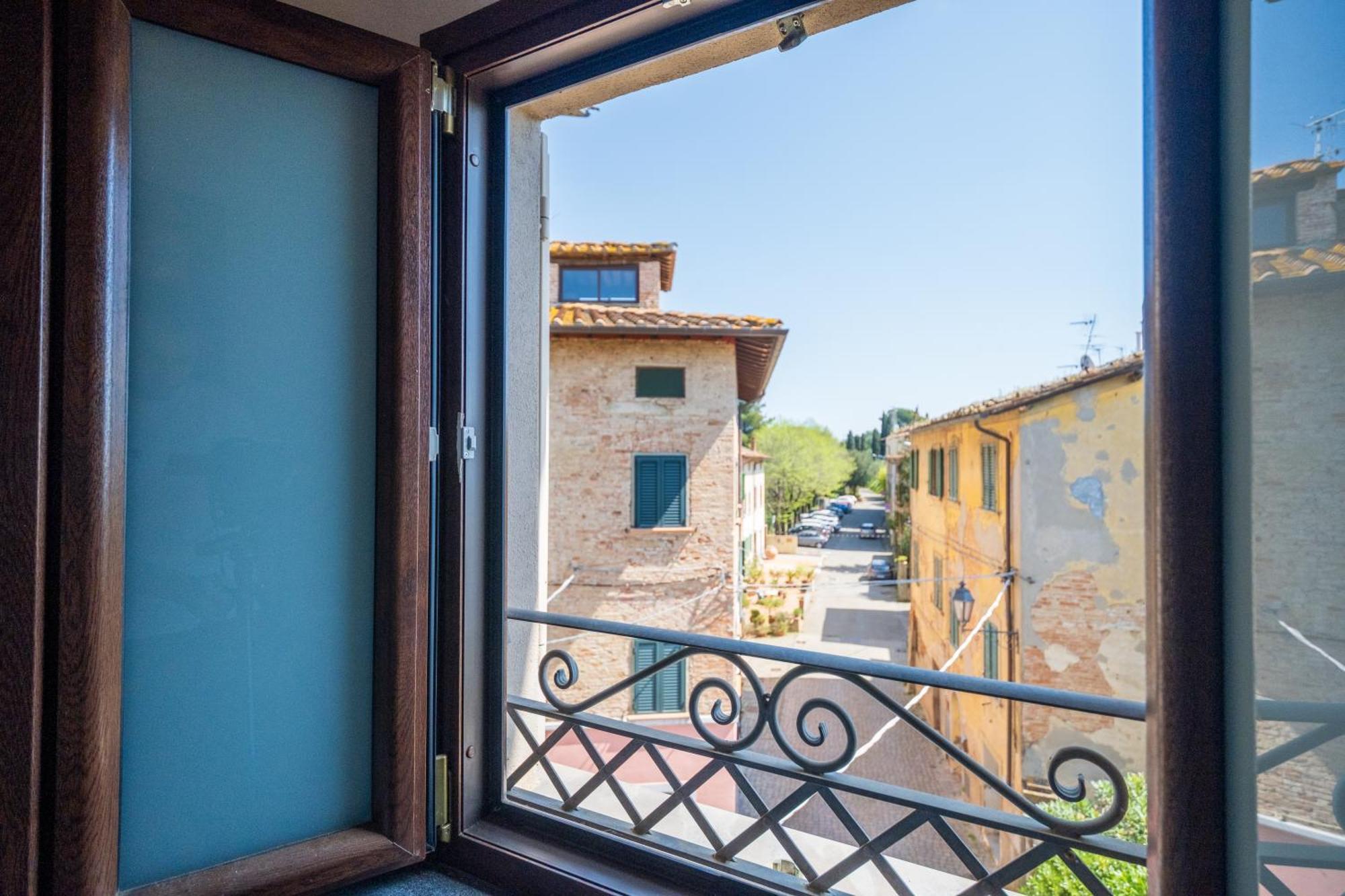 Hotel Il Leoncino Palaia Esterno foto
