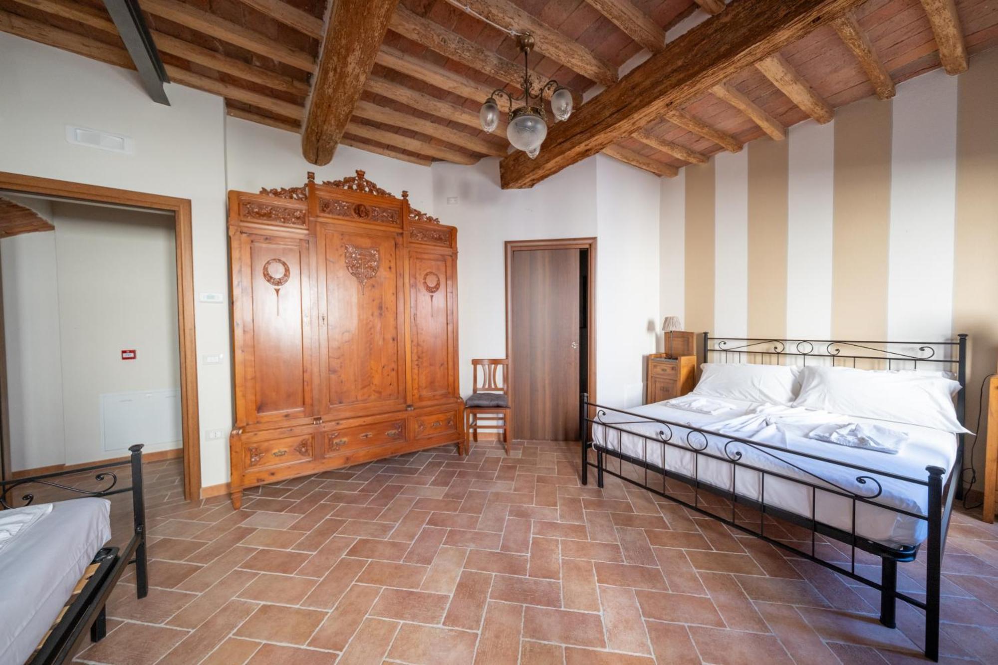 Hotel Il Leoncino Palaia Esterno foto